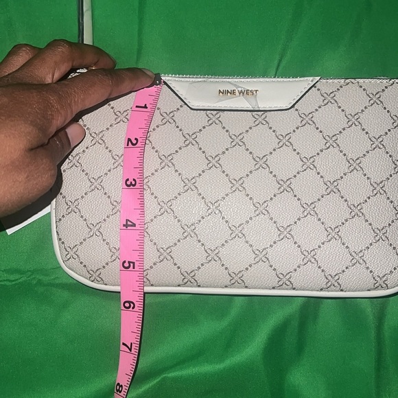 Nine West Wristlet Bag NWT - Picture 9 of 10
